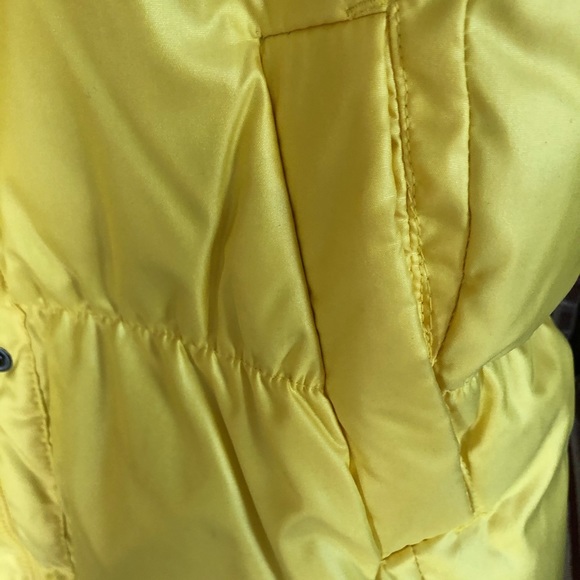 Gap Women’s Down Yellow Vest - Picture 5 of 7